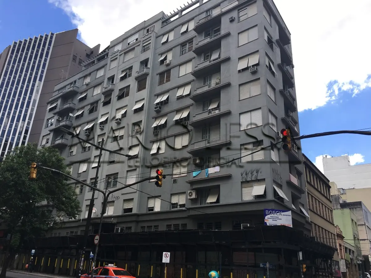 LOTE 005 - Apart. Av. Borges de Medeiros