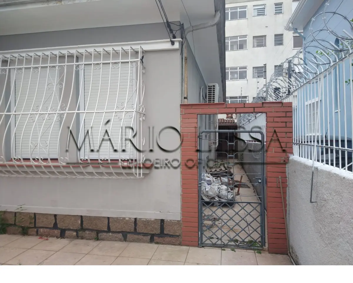 LOTE 001 - Casa na R. Gastão Hasslocher, 148. Bairro Azenha