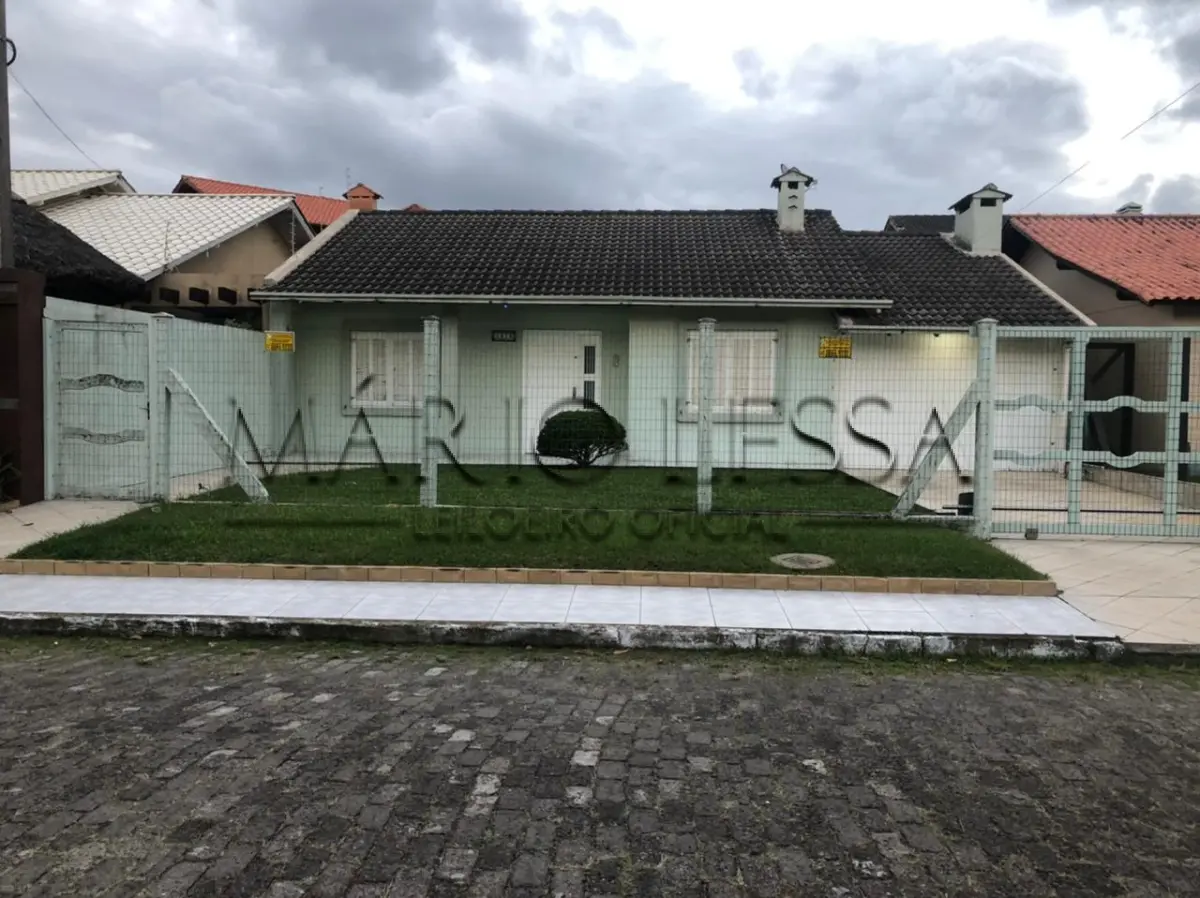 LOTE 001 - Casa em Imbé - Três quadras do mar