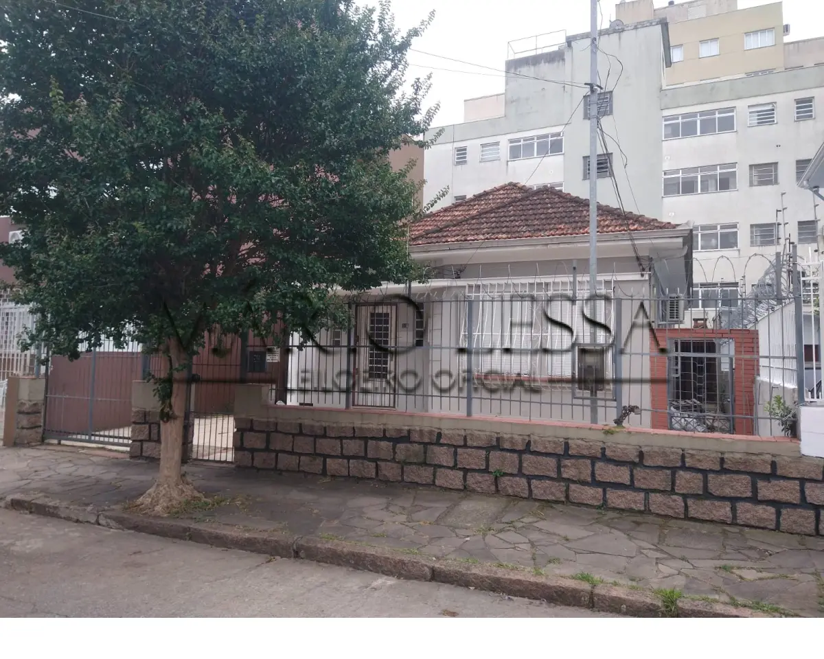 LOTE 03 - Casa na R. Gastão Hasslocher, 148. Bairro Azenha