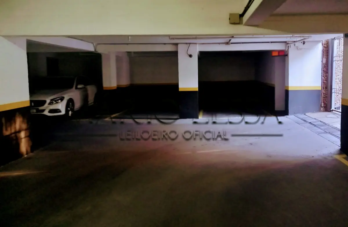 LOTE 001 - Apart. 281m² com três vagas na R. Carlos Trein Filho