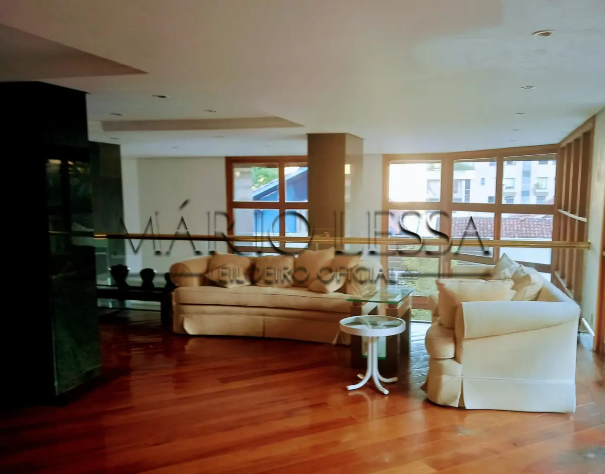 LOTE 001 - Apart. 281m² com três vagas na R. Carlos Trein Filho