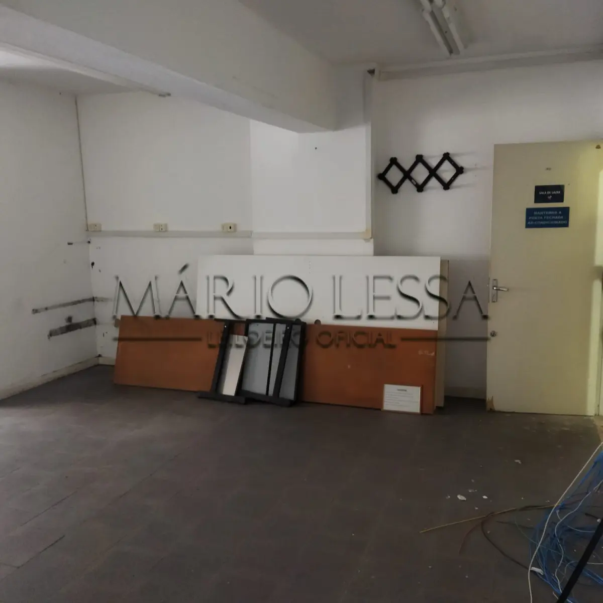 LOTE 004 - Sala 511, no Ed. Cacique. Desocupada