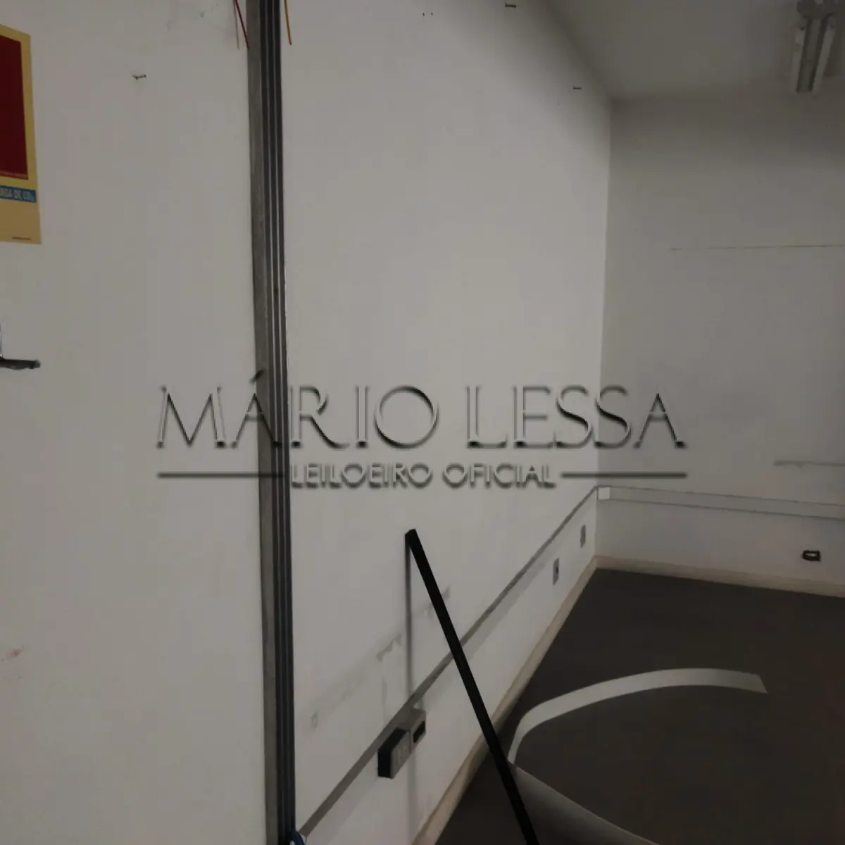 LOTE 004 - Sala 511, no Ed. Cacique. Desocupada