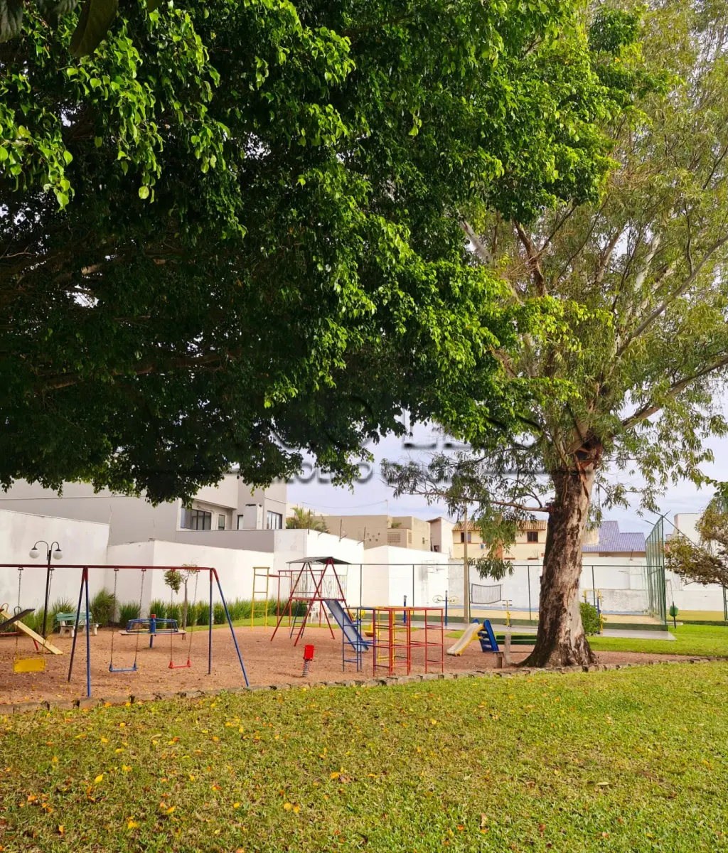 LOTE 003 - Terreno 300m² em Condomínio na Av. Juca Batista