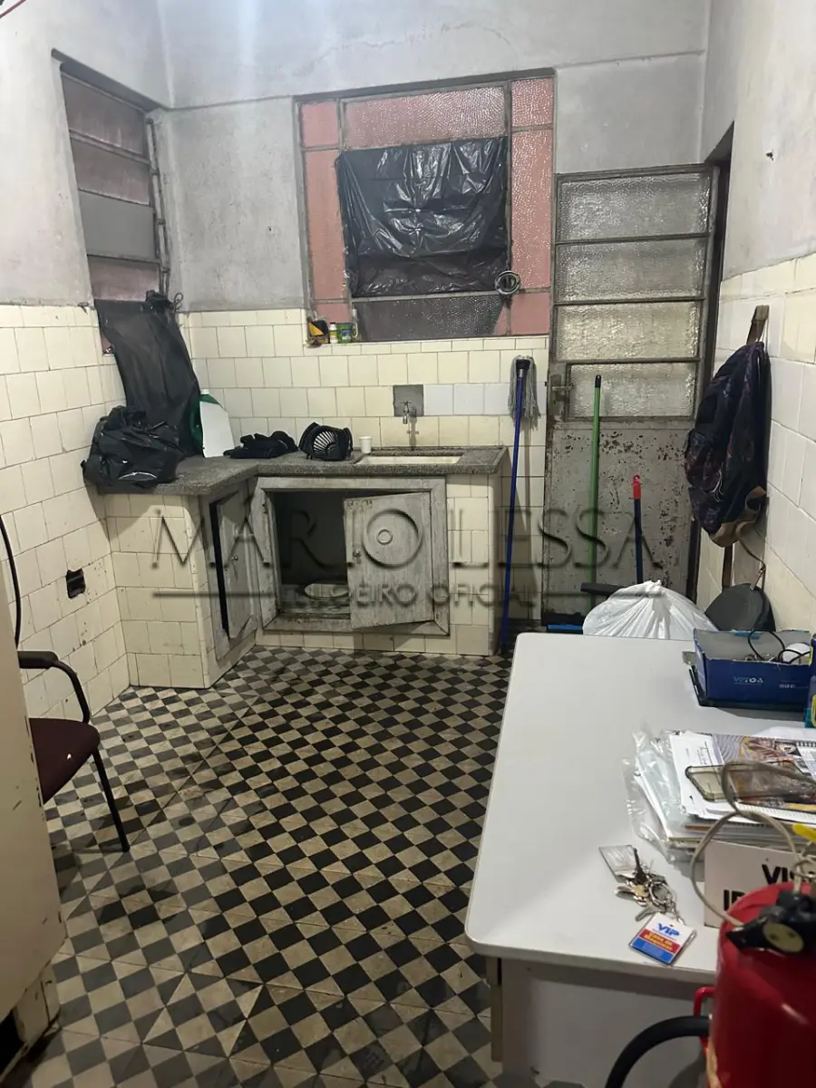 LOTE 005 - Ap.1, na R Marechal Floriano 370, desocupado