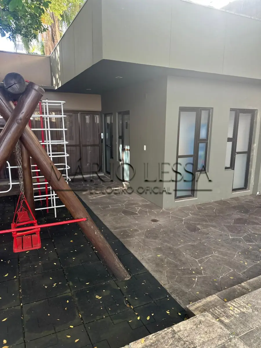 LOTE 001 - Cobertura 220m² na R Pedro Ivo, desocupado