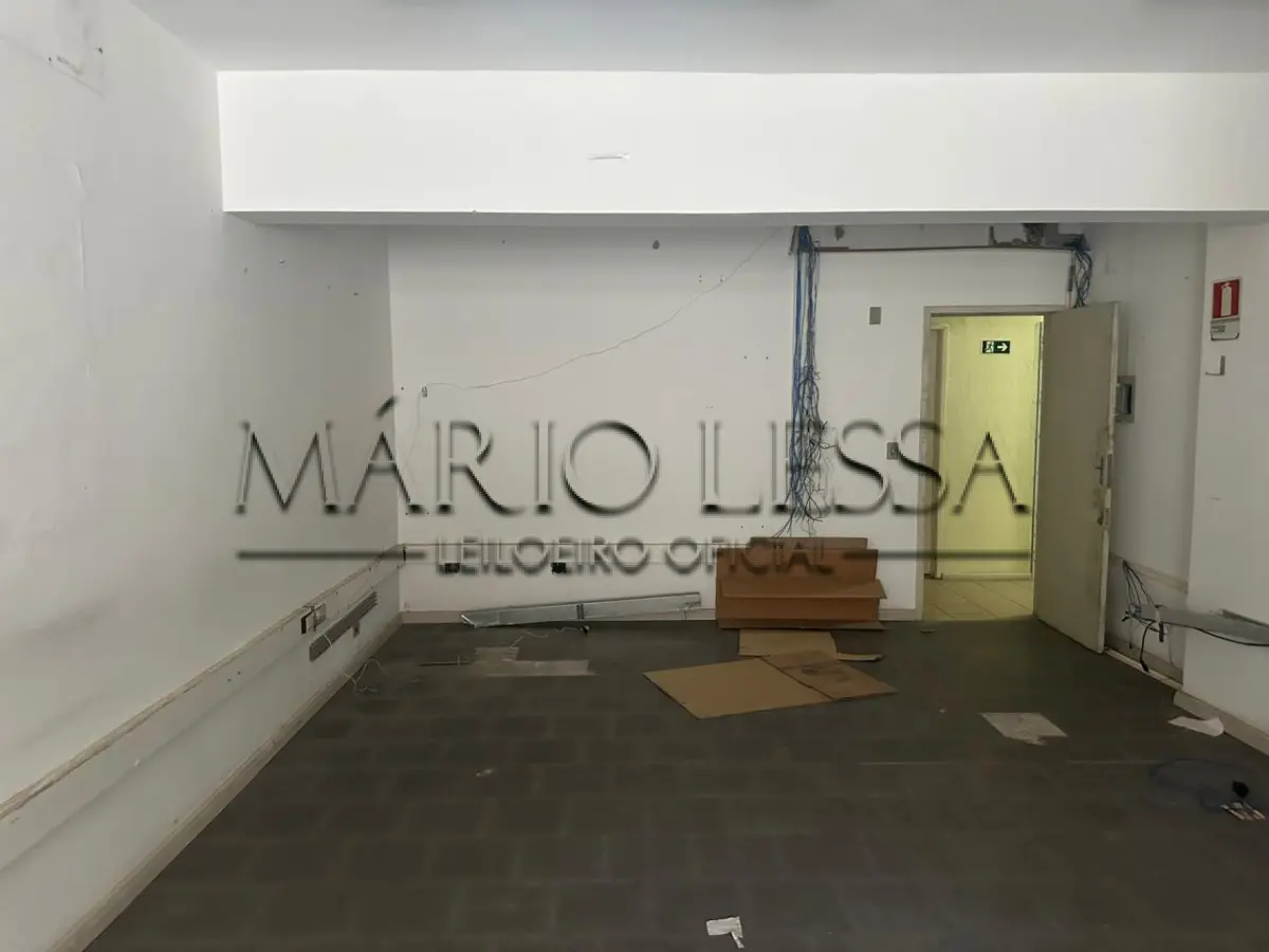 LOTE 003 - Sala 508, no Ed. Cacique, desocupada