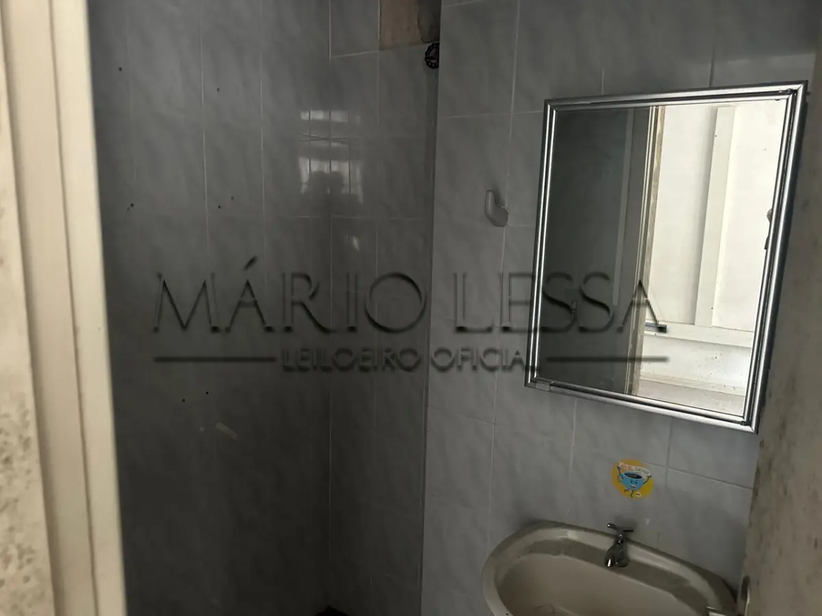 LOTE 003 - Sala 508, no Ed. Cacique, desocupada