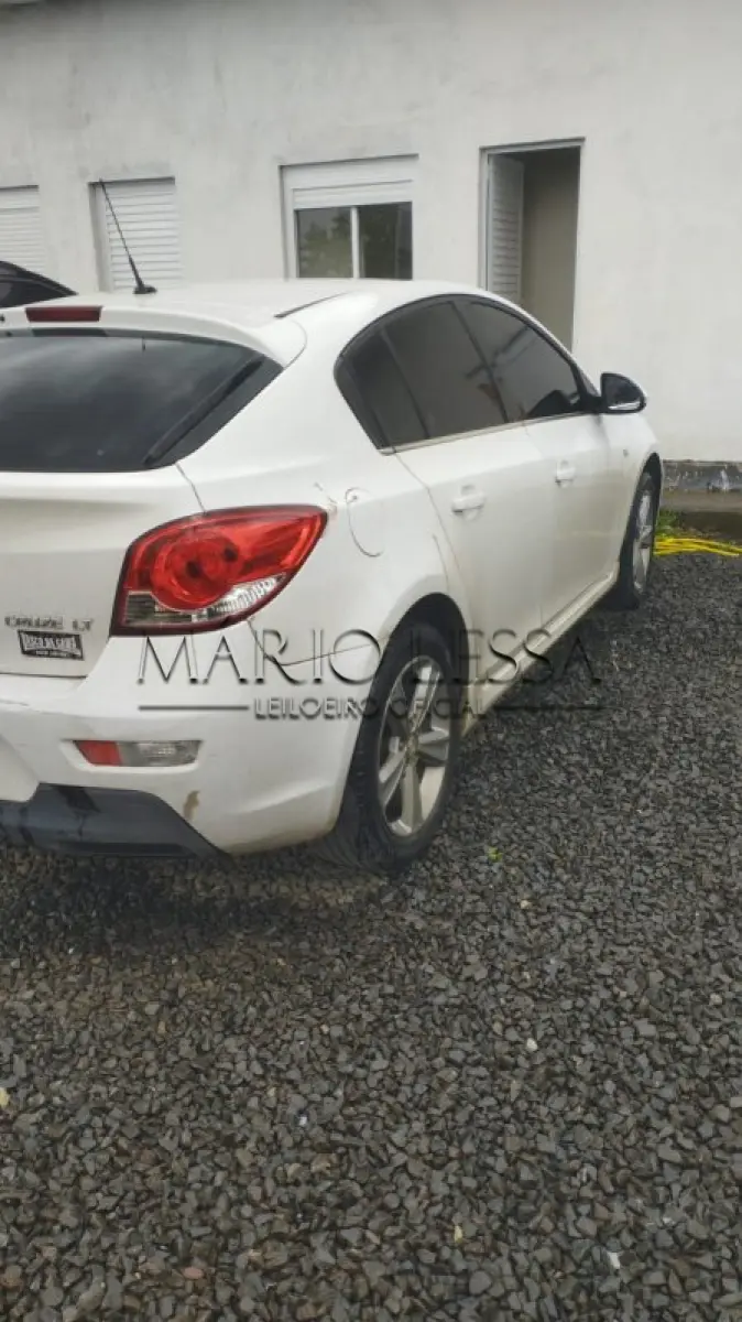 LOTE 005 - GM CRUZE LT HB 2015