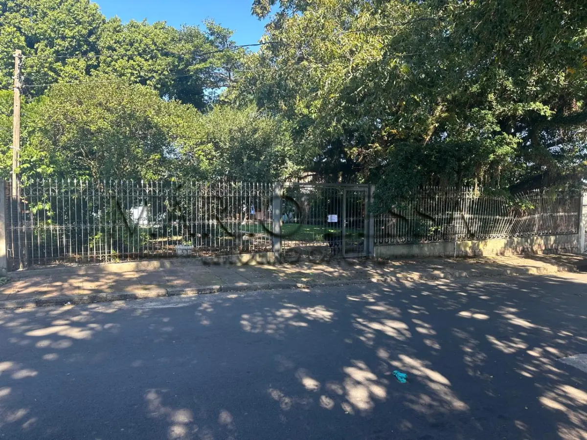 LOTE 001 - Terreno 300m² e casa no Bairro Restinga