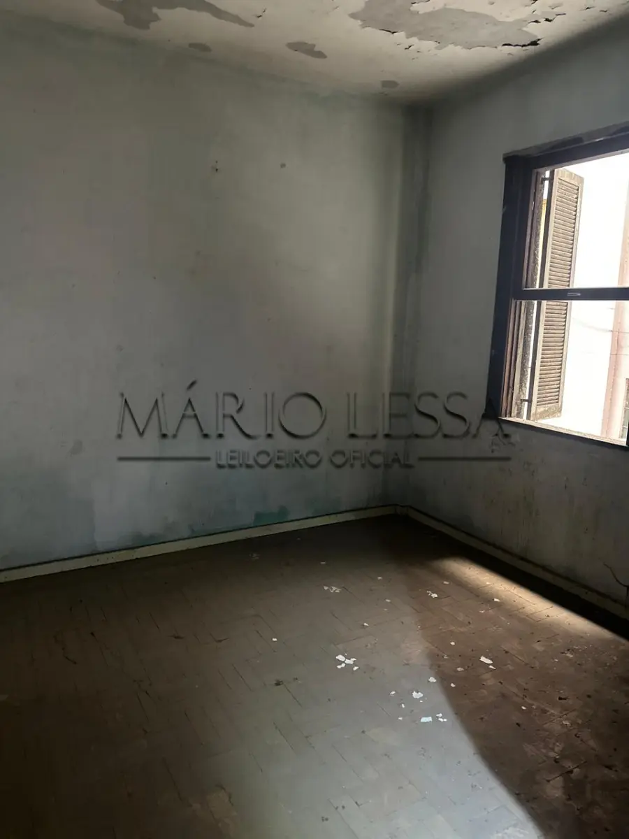 LOTE 005 - Ap.1, na R Marechal Floriano 370, desocupado