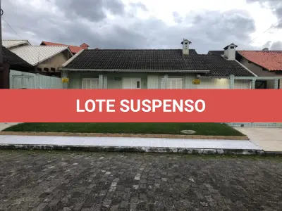 LOTE 001 - Casa em Imbé - Três quadras do mar