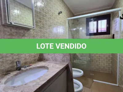 LOTE 001 - Atlântida. Casa de esquina próximo ao mar