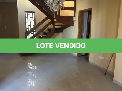 LOTE 001 - Cobertura 220m² na R Pedro Ivo, desocupado