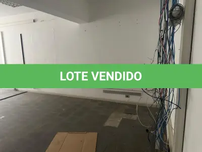 LOTE 003 - Sala 508, no Ed. Cacique, desocupada