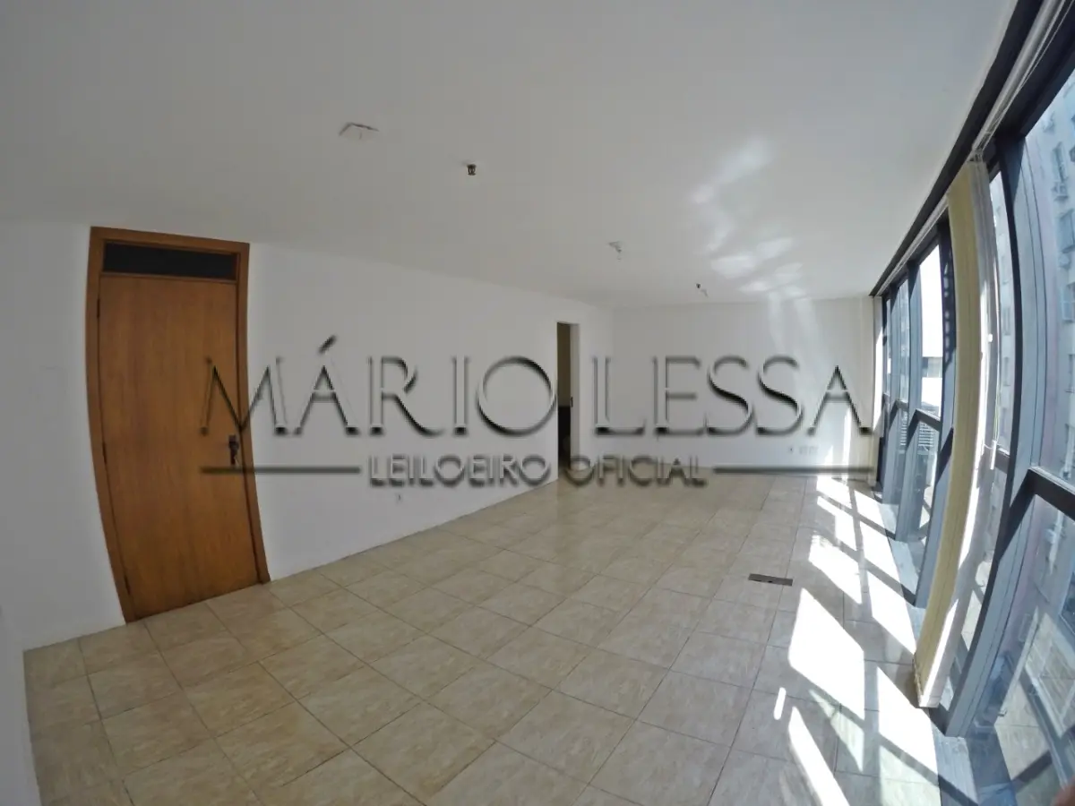 LOTE 003 - Sala Comercial 38m² desocupada, no Centro Histórico