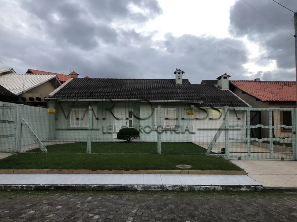 LOTE 001 - Casa em Imbé - Três quadras do mar