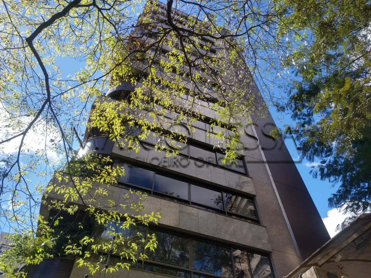 LOTE 003 - Cobertura 350m². Bela vista. Desocupado