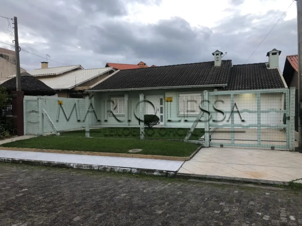 LOTE 001 - Casa em Imbé - Três quadras do mar