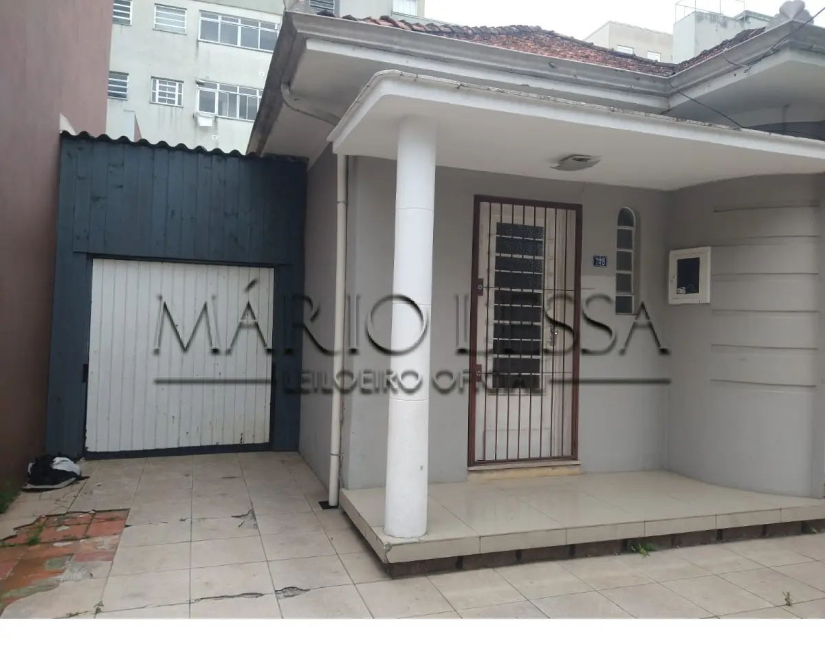LOTE 001 - Casa na R. Gastão Hasslocher, 148. Bairro Azenha