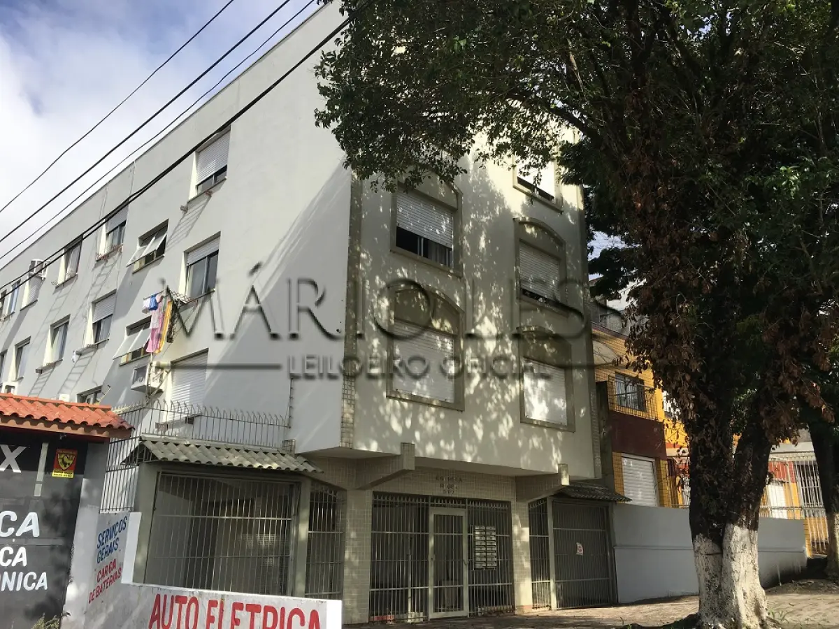 LOTE 001 - Apartamento com vaga na Av. Saturnino de Brito