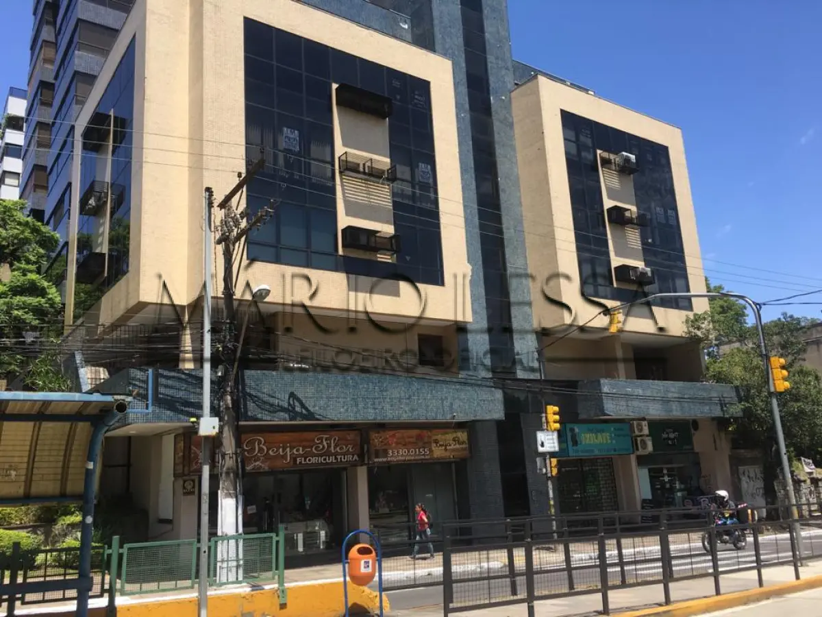 LOTE 002 - Sala 18m² na Av. Protásio Alves, 1981