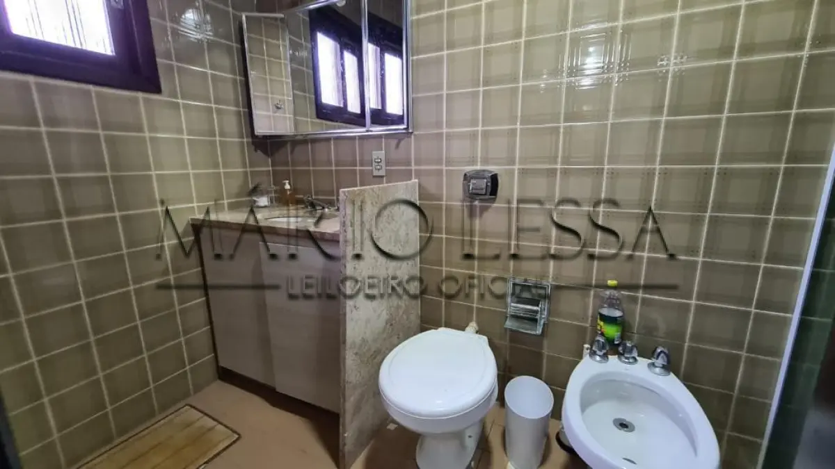 LOTE 001 - Atlântida. Casa de esquina próximo ao mar