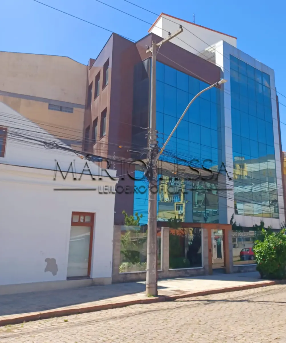 LOTE 001 - Prédio comercial e anexo na R Baroneza do Gravataí