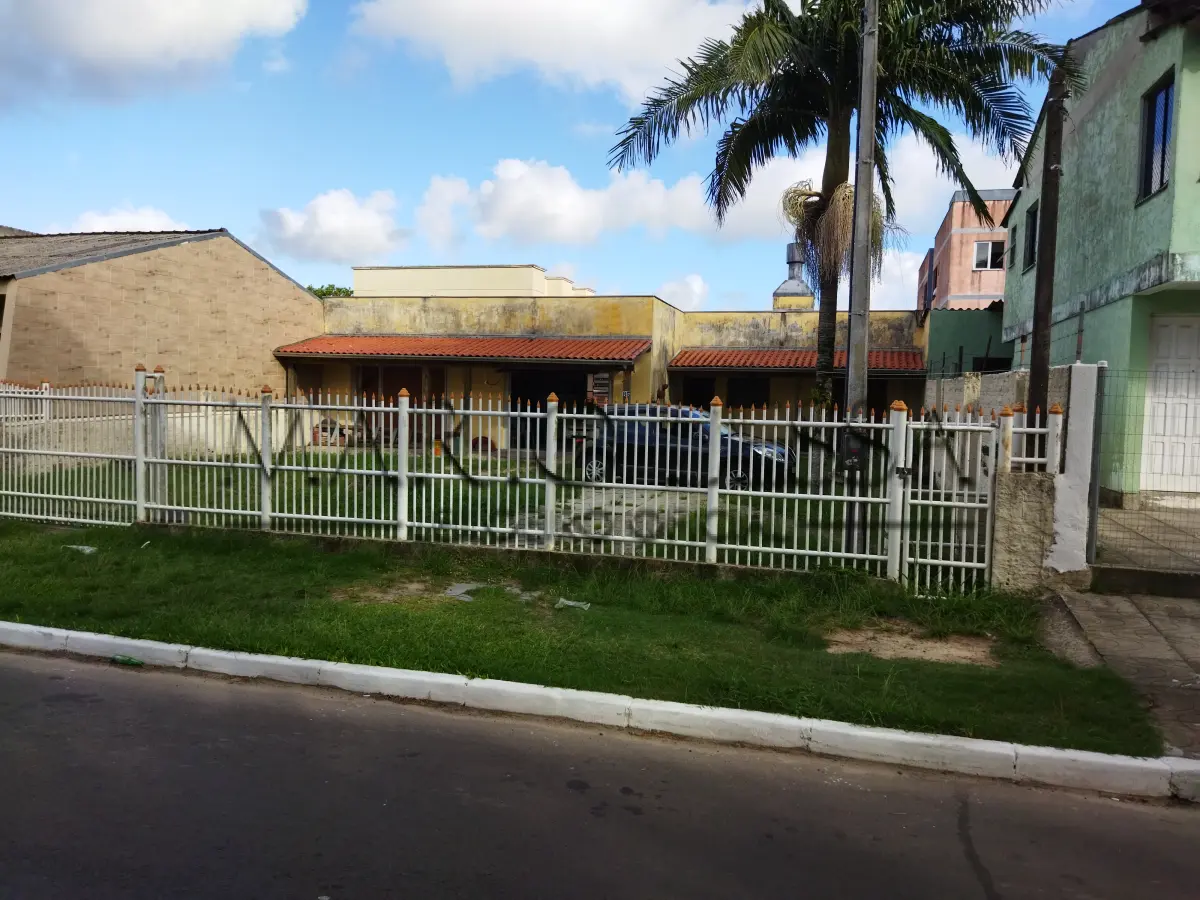 LOTE 006 - OSÓRIO. Terreno com casa no Bairro Albatroz.