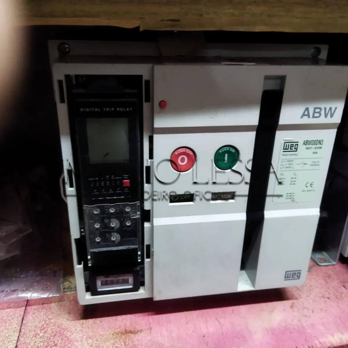 LOTE 004 - Dois disjuntores WEG ABW