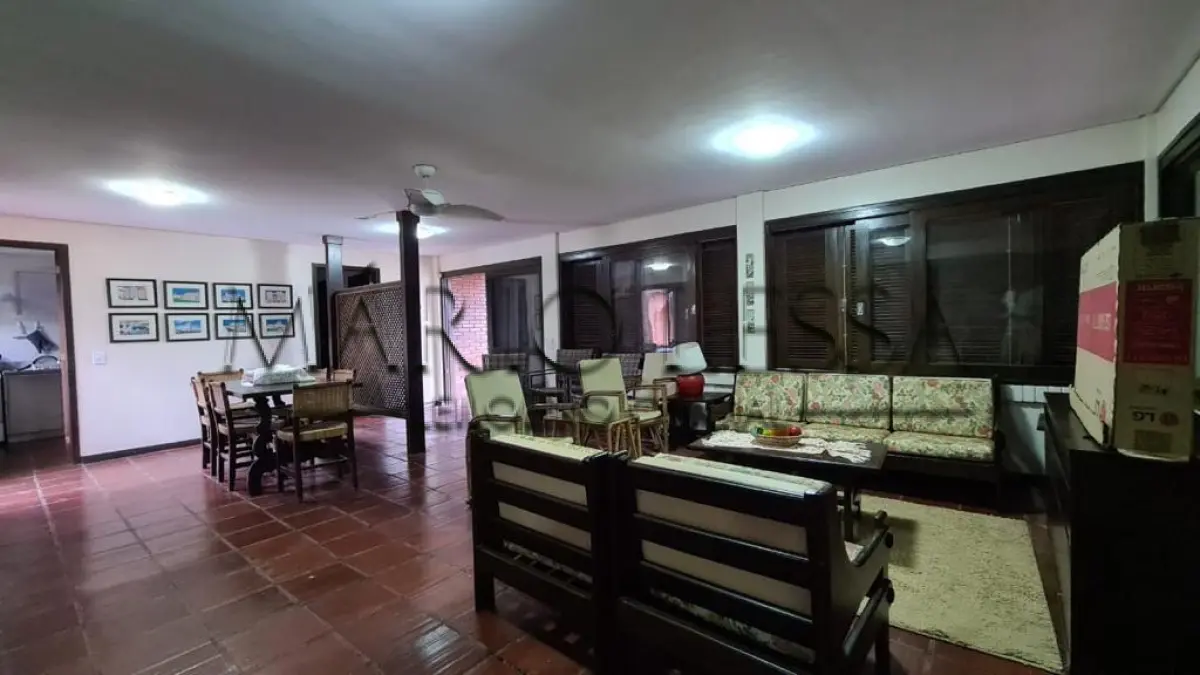 LOTE 001 - Atlântida. Casa de esquina próximo ao mar