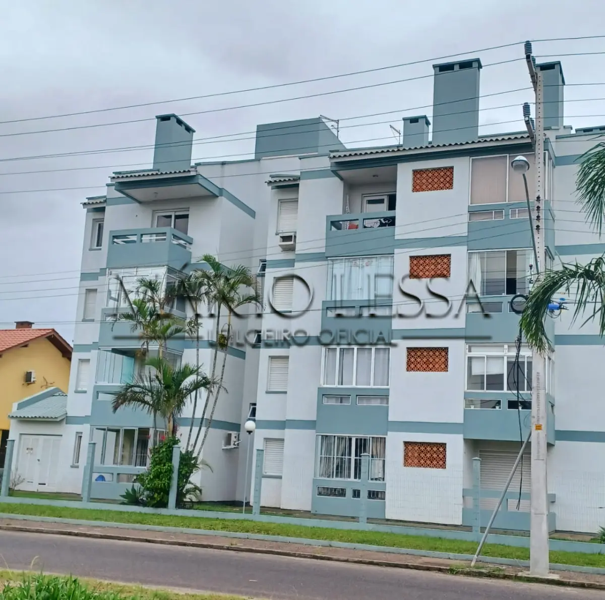 LOTE 001 - Apartamento  e vaga em Capão Novo