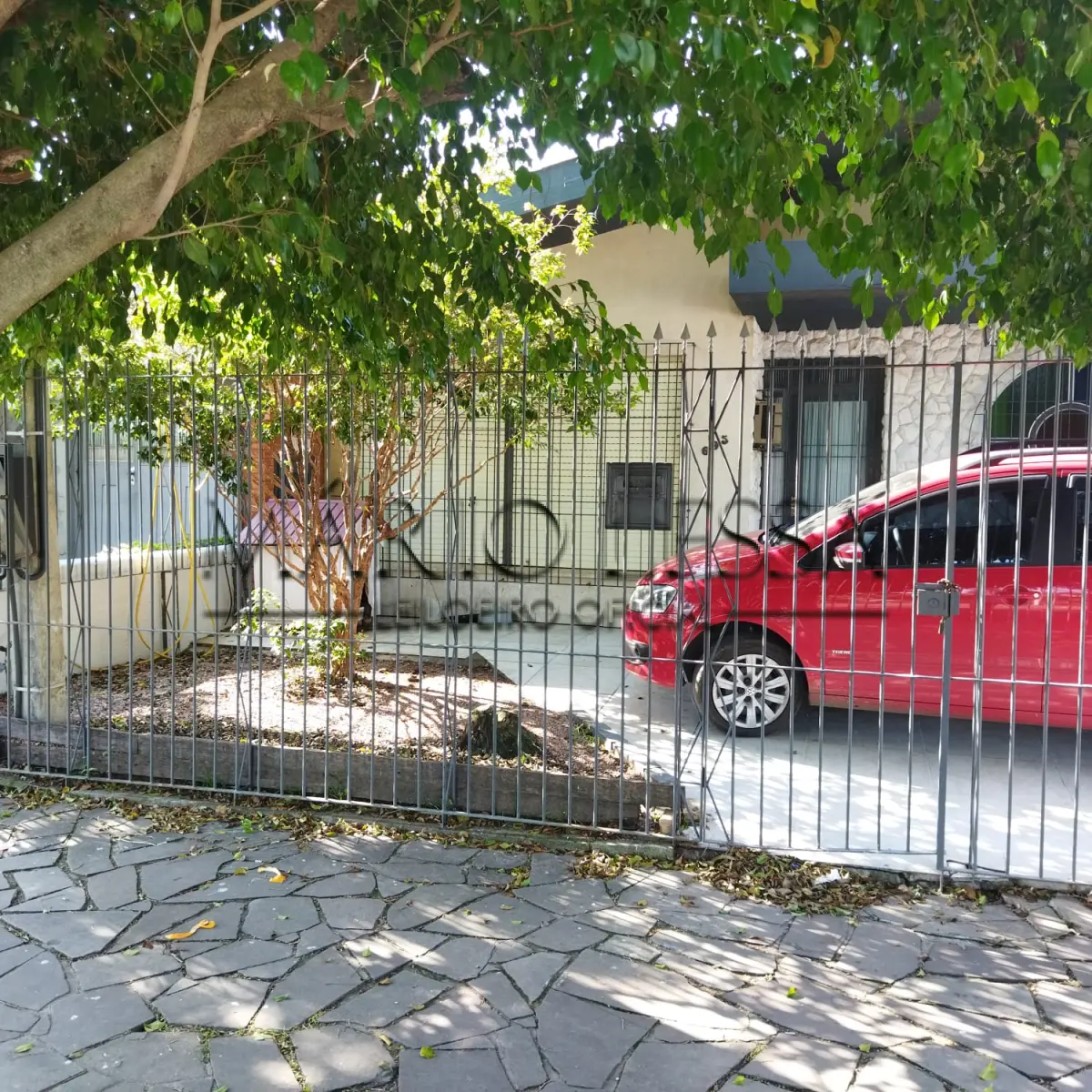 LOTE 004 - Casa na Av. dos Gaúchos