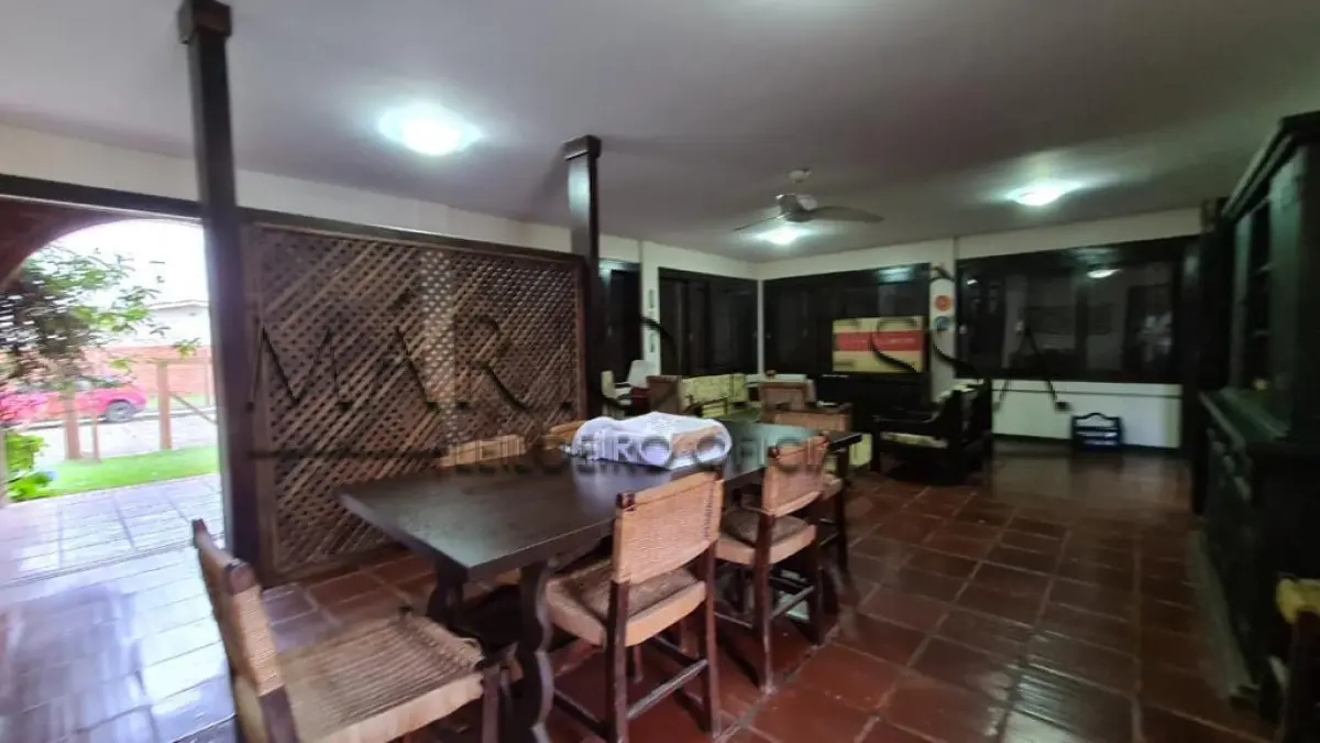 LOTE 001 - Atlântida. Casa de esquina próximo ao mar