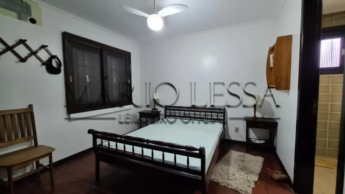 LOTE 001 - Atlântida. Casa de esquina próximo ao mar