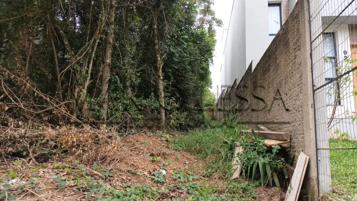 LOTE 002 - Terreno no Cond. Cantegril