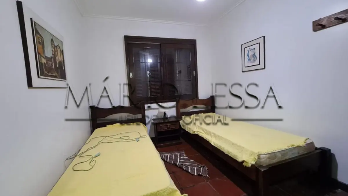 LOTE 001 - Atlântida. Casa de esquina próximo ao mar