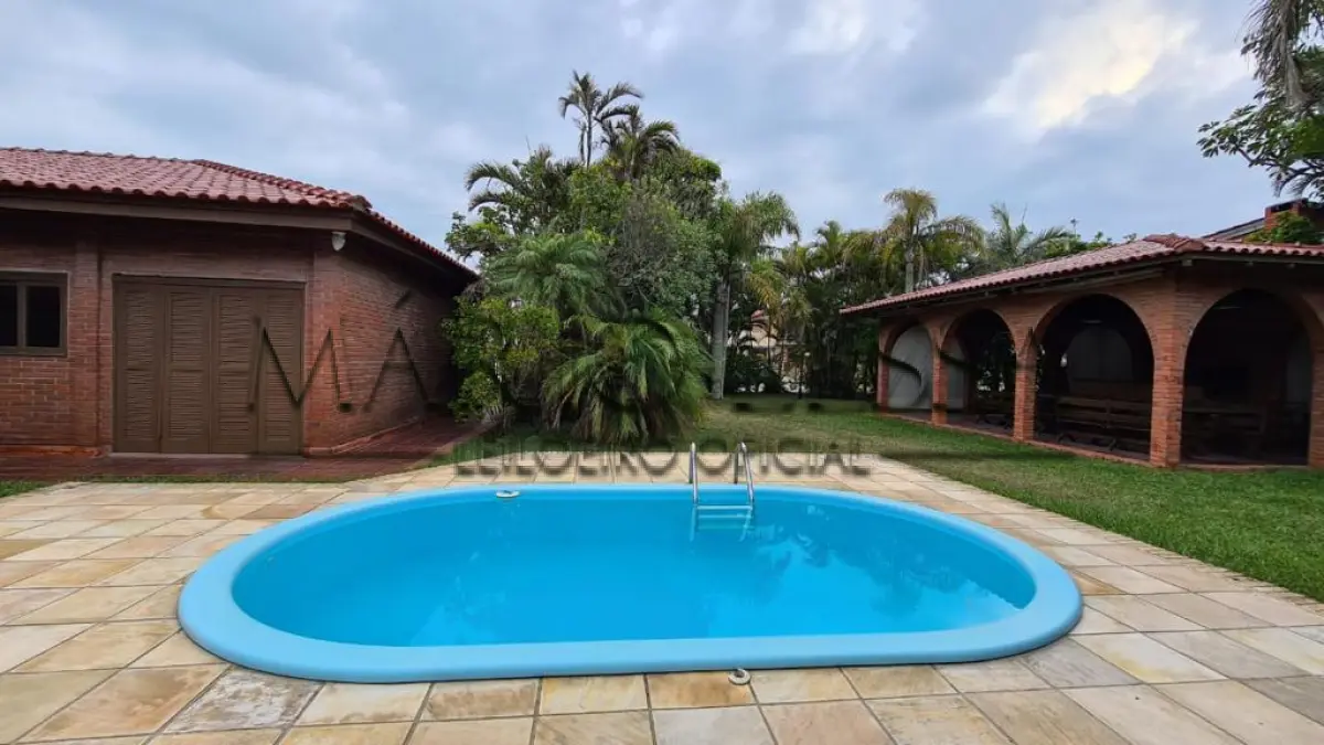 LOTE 001 - Atlântida. Casa de esquina próximo ao mar