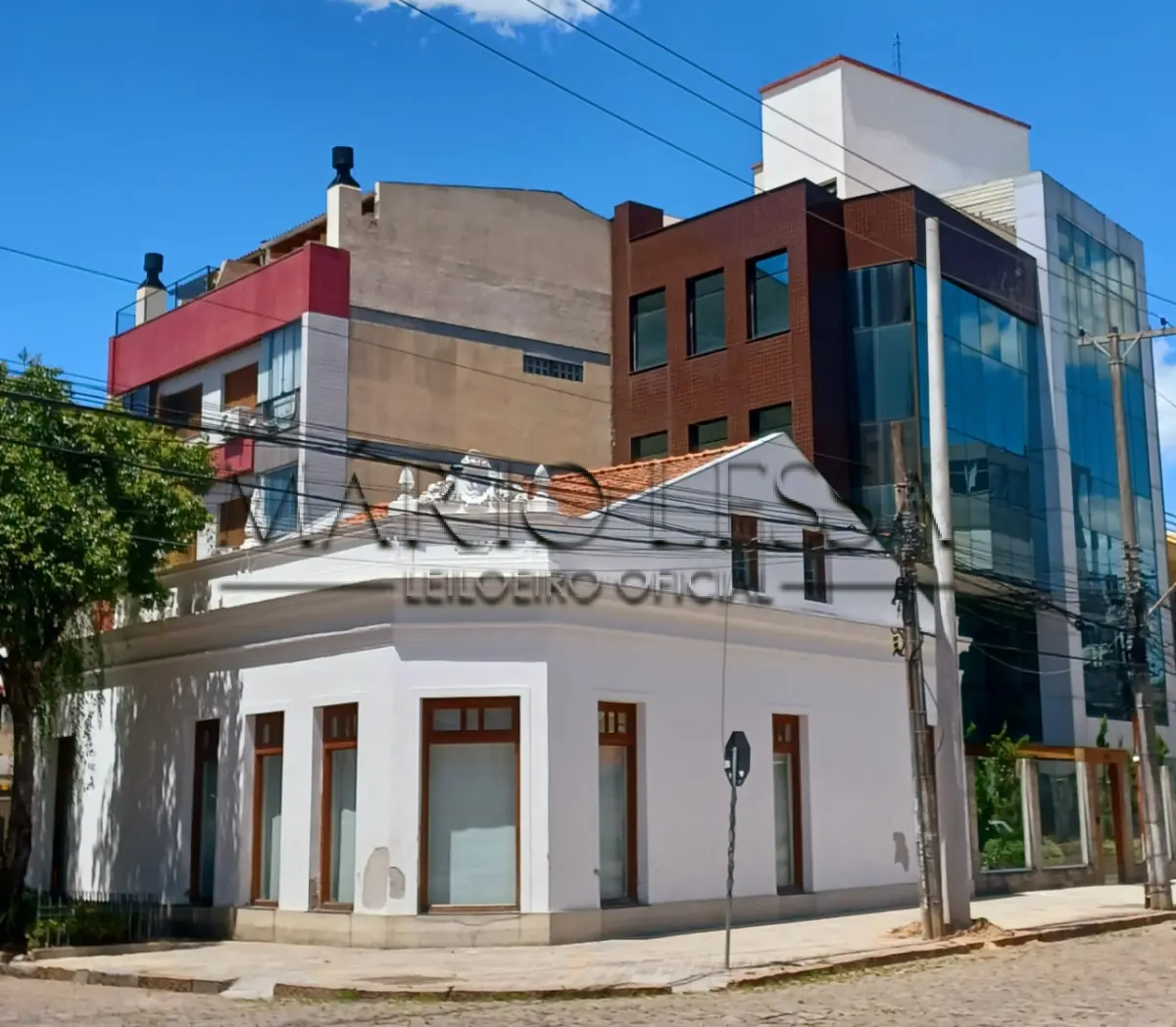 LOTE 001 - Prédio comercial e anexo na R Baroneza do Gravataí