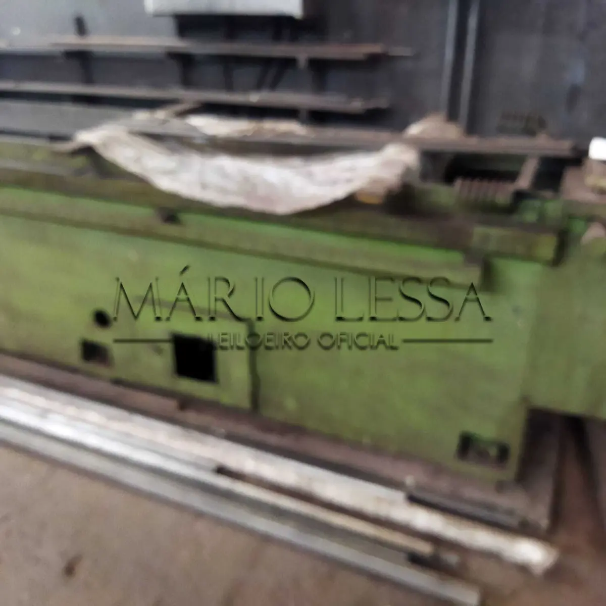 LOTE 002 - Afiadora Fezer F-400