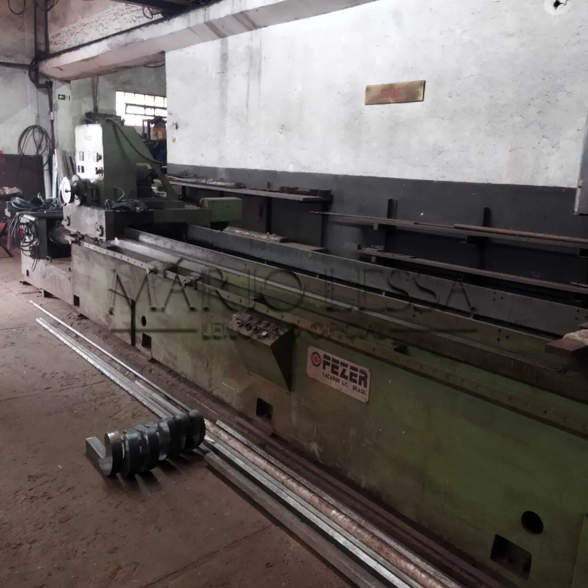 LOTE 002 - Afiadora Fezer F-400