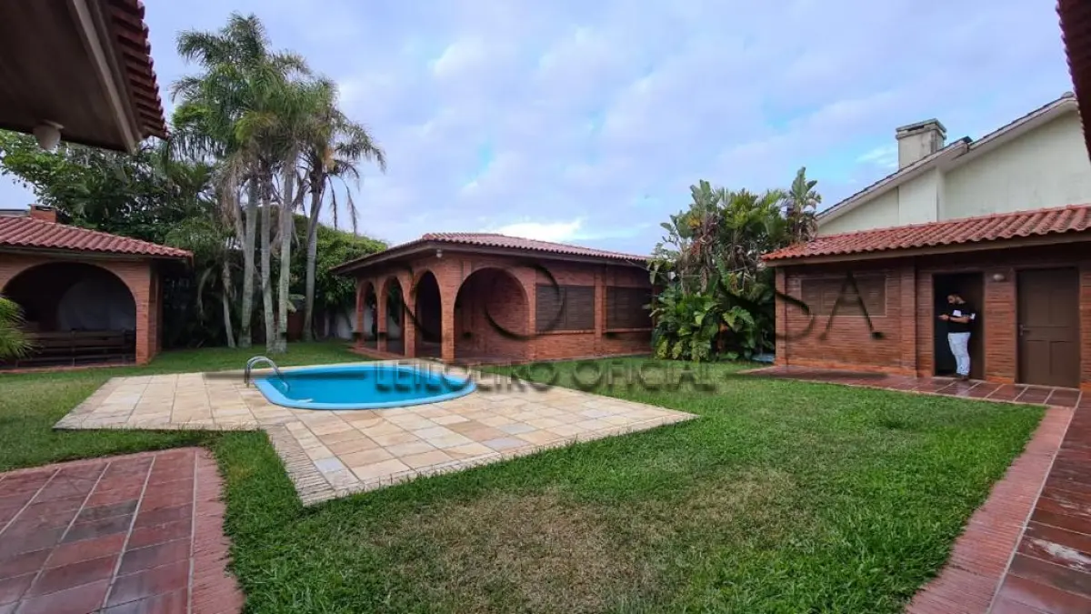 LOTE 001 - Atlântida. Casa de esquina próximo ao mar