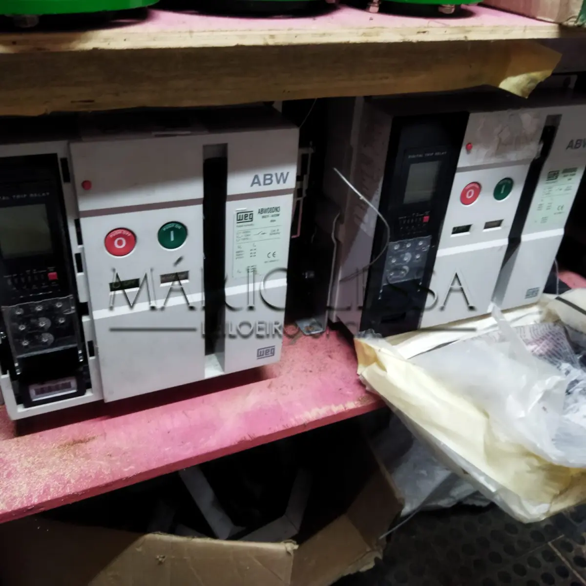 LOTE 004 - Dois disjuntores WEG ABW