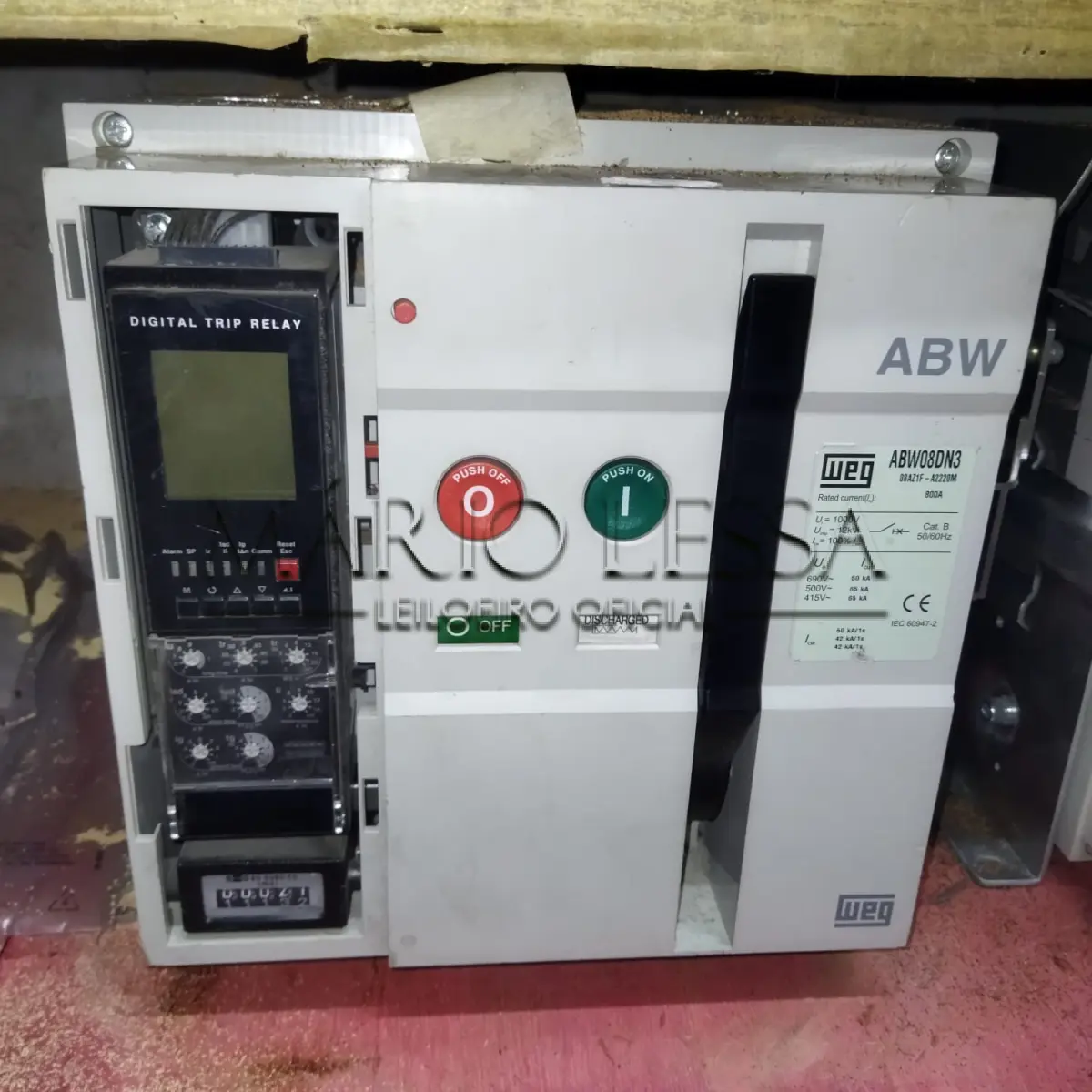 LOTE 004 - Dois disjuntores WEG ABW