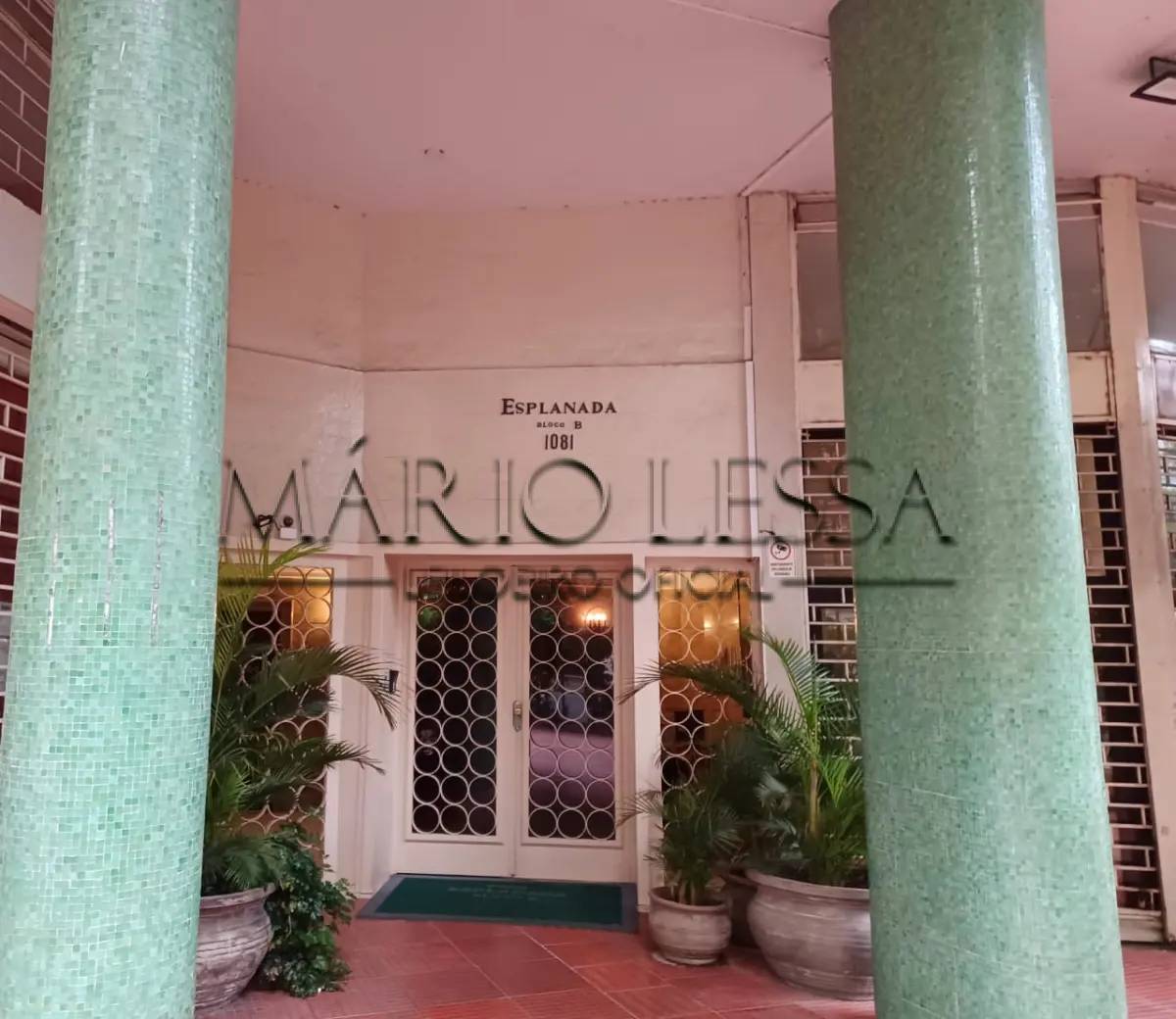 LOTE 002 - Ap. na Ramiro Barcelos 1081, em frente Praça J Castilhos e 24 de outubro