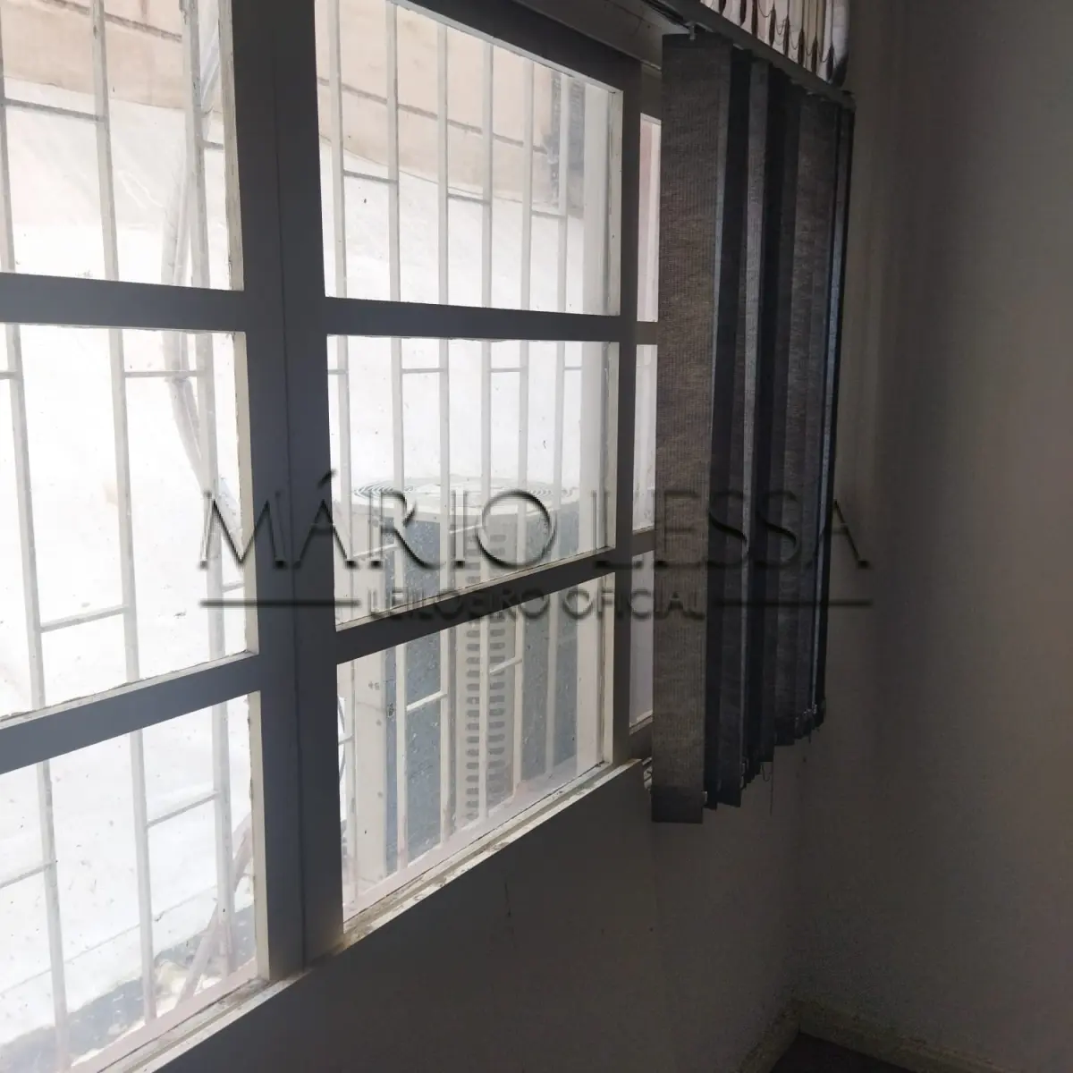 LOTE 002 - Sala 511, no Ed. Cacique. Desocupada