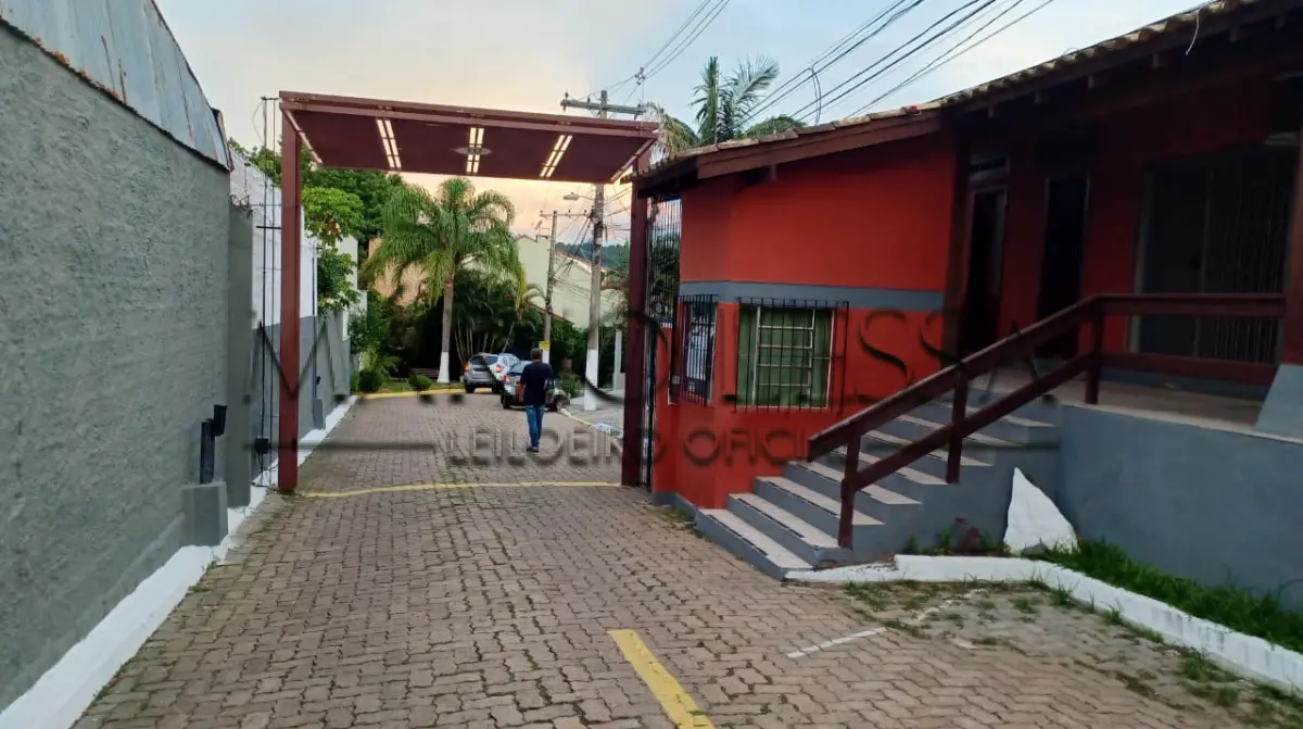 LOTE 002 - Terreno e obra em condomínio na Estrada Serraria.