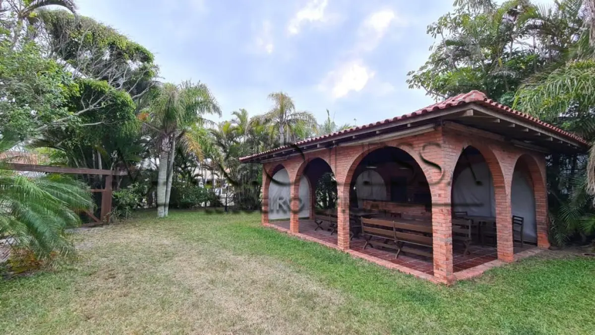 LOTE 001 - Atlântida. Casa de esquina próximo ao mar