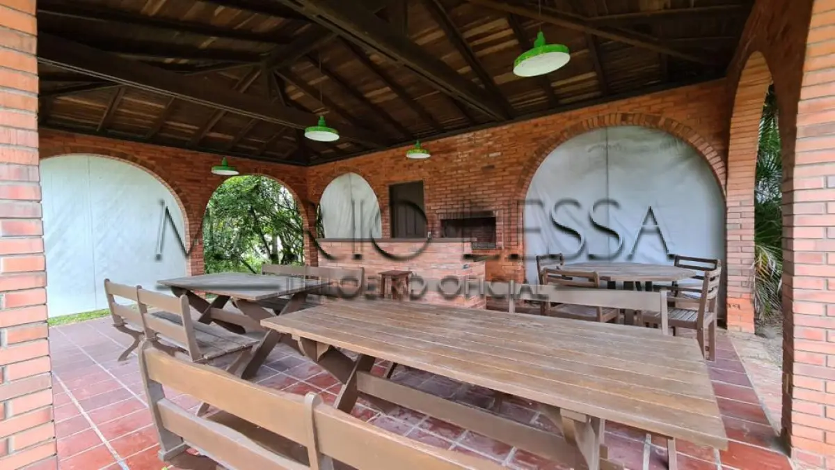 LOTE 001 - Atlântida. Casa de esquina próximo ao mar